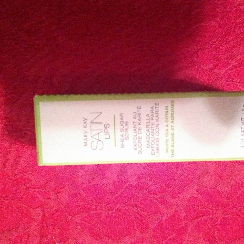 Satin lips lip scrub